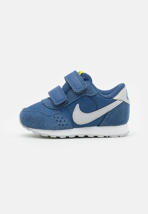 NIKE MD VALIANT (TDV) - Sneakers laag - mystic navy/grey fog/atomic green