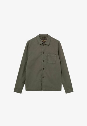 Temno zelena srajca-jakna s knofi, dolgimi rokavi, ovratnikom in enim žepom na prsih na enostavni beli podlagi.