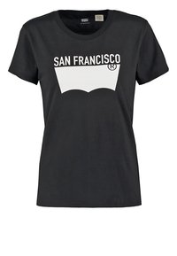 Svart Levi's T-shirt med vit grafisk text "SAN FRANCISCO" ovanför en vit Levi's batwing-logotyp på framsidan.