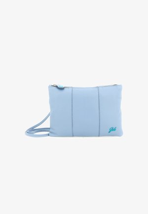 Borsetta in pelle azzurro chiaro con chiusura a cerniera, tracolla removibile e piccolo logo turchese nell'angolo in basso a destra.