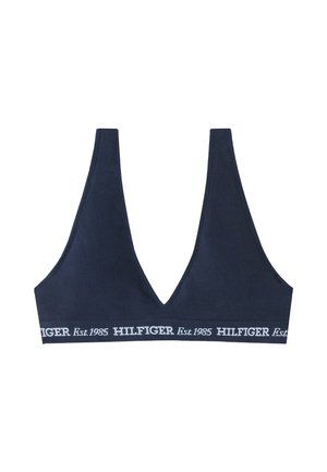 Bralette azul marino acanalado con escote en V profundo y banda elástica con el texto "HILFIGER Est.1985" en blanco.