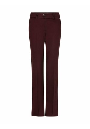 Donkerbruine rechte broek met ceintuurlussen, knoop- en ritssluiting aan de voorkant en een subtiele vouw langs elke pijp.