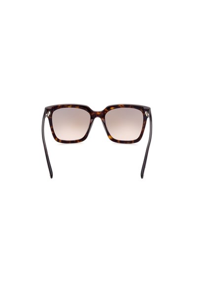 Lunettes de soleil en écaille de tortue de forme carrée, avec des verres dégradés et des branches noires fines. Présente des accents métalliques subtils sur les charnières.