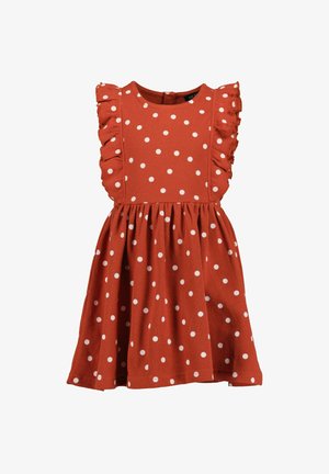 Rode jurk met witte stippen, voorzien van gerimpelde schouders, een ronde halslijn en een geplooide rok. Gemaakt van textuurstof.