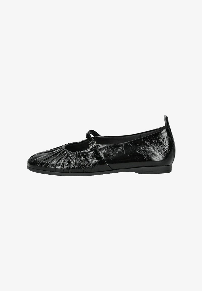 Schwarze Leder-Ballerinas mit gerafften Details an der Spitze, einem Riemen über dem Fußspann und einer flachen Sohle. Glatte Oberfläche mit glänzender Textur.