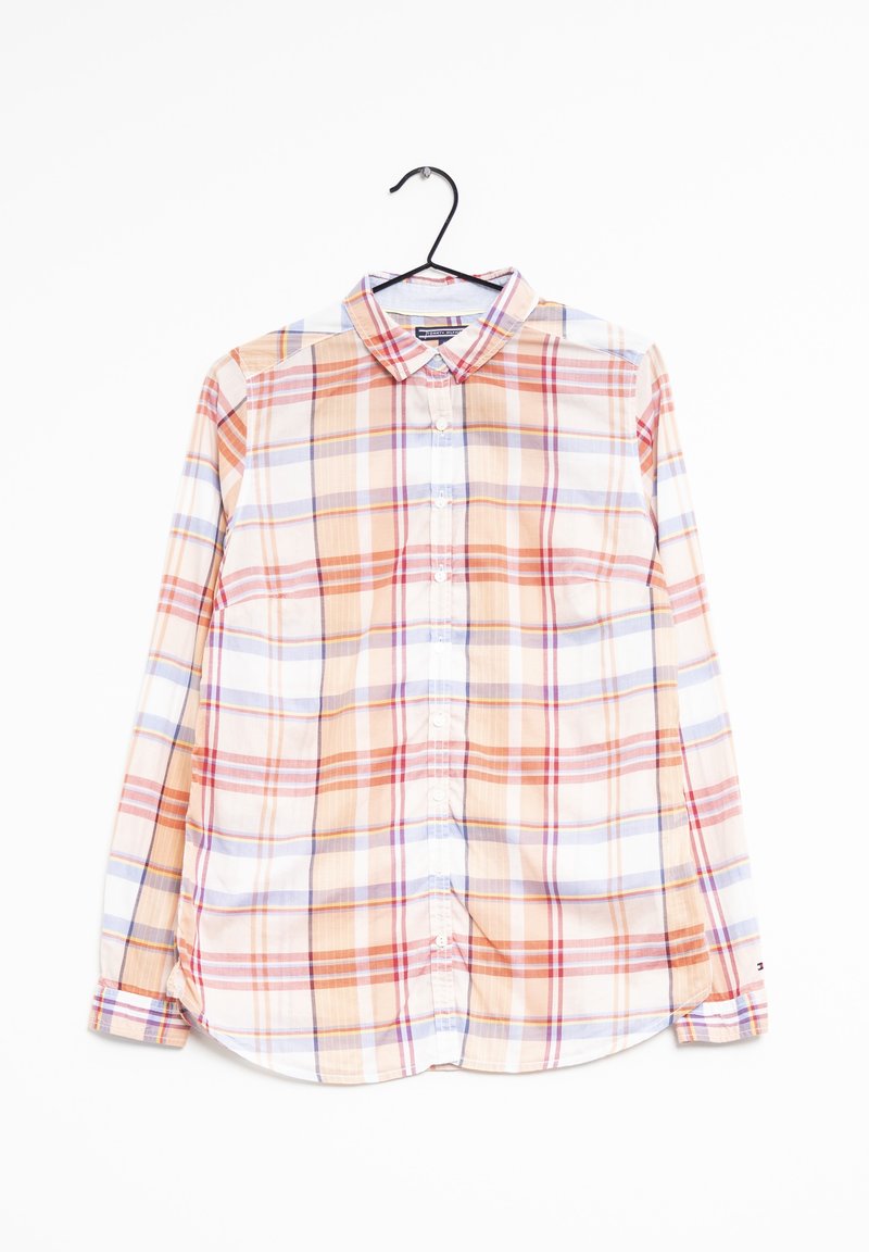 Langarm-Hemd im Karomuster in Orange, Blau und Weiß. Mit einem Button-Down-Kragen und einem abgerundeten Saum. Hergestellt aus leichtem Stoff.