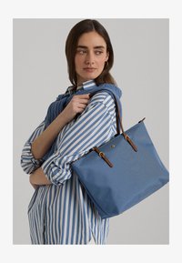 Não selecionado, pale azure