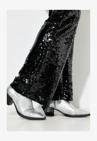 Niet geselecteerd, black