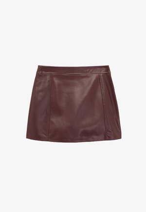 Bordeaux-nahkainen minihame, jossa on sileä pinta, varustettuna muotoillulla vyötärönauhalla ja sivupaneeleilla rakenteellisen muotoilun vuoksi.