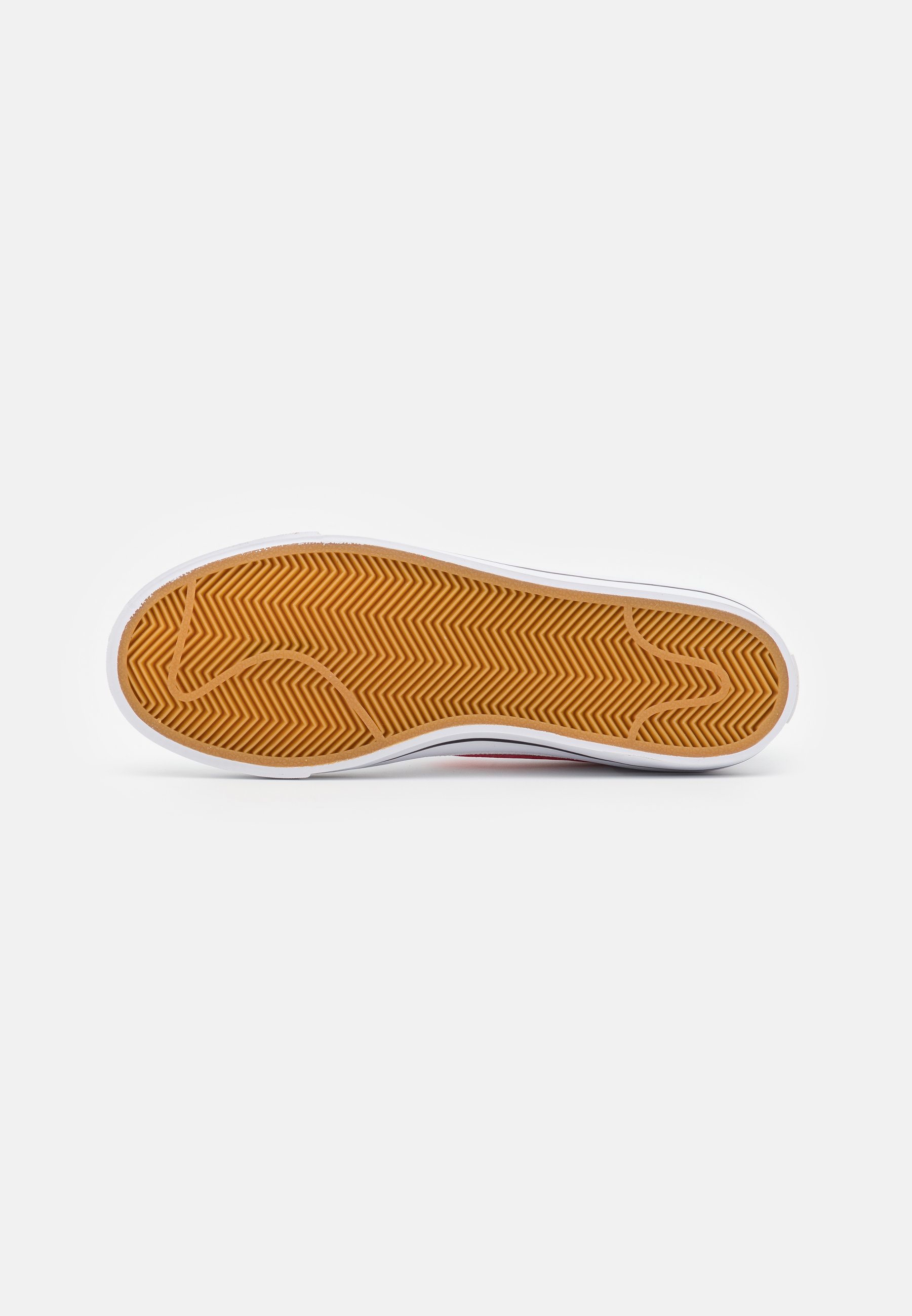 nike court royale trainers in aura & white