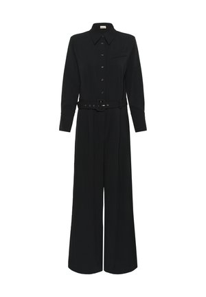 Czarny kombinezon z długim rękawem, z kołnierzykiem, z przodu zapinany na guziki, z bocznymi kieszeniami, z paskiem w talii i szerokimi nogawkami. Gładka tekstura materiału.