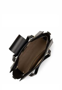 Borsa a mano in pelle nera con hardware dorato, chiusura con zip e una texture liscia. Ampio interno color beige con più scomparti.