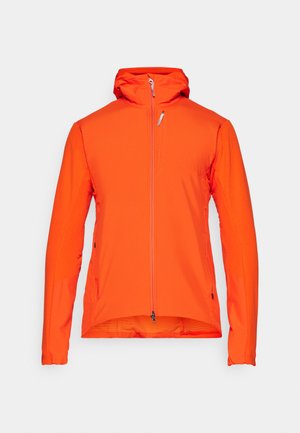 Oranje outdoorjack met een capuchon, volledige rits aan de voorkant, lange mouwen en een gladde textuur. Voorzien van een zijzak en een verstelbare zoom.