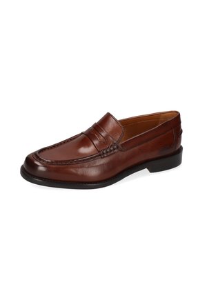 Mocassin à penny en cuir marron avec semelle noire, coutures apparentes et design sans lacets, présenté sur un fond blanc.