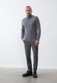 Pier One WOOL JUMPER - Strikkegenser - mottled dark grey