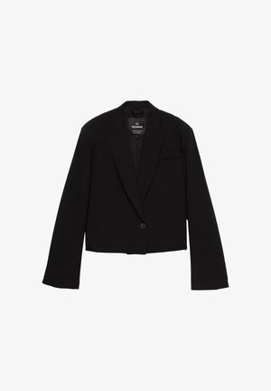 Blazer scurt negru, dintr-un material neted, cu închidere cu un singur buton, revere tăiate și un buzunar pe piept cu un design minimalist.