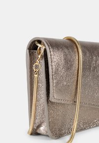 Bata Torba preko tijela - oro