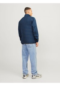 Jack & Jones QUILTED COLLAR - Overgangsjakke - ensign blue/wild lime
