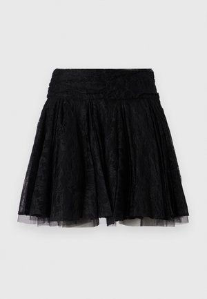 Čierna čipkovaná sukňa s rozšíreným strihom, textúrovanou tkaninou a podšívkou z vrstveného tylu. Zvýraznený pás pre lepšiu štruktúru.