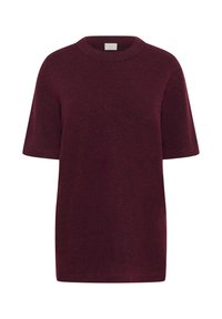 Suéter de punto burdeos de manga corta con cuello redondo y corte relajado. Textura suave, sin patrones, con un brillo sutil.