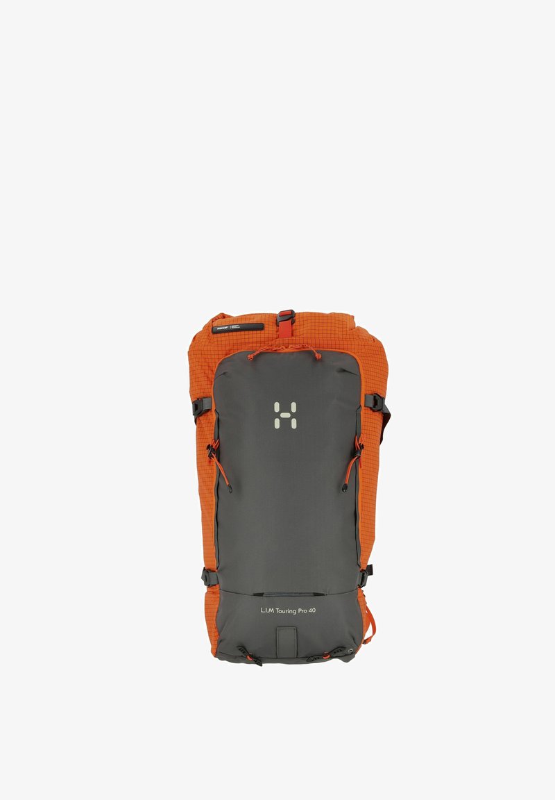 Zaino grigio e arancione con motivo a griglia, chiusura a coulisse, spallacci regolabili e logo sul davanti. Dimensioni adatte per il touring.