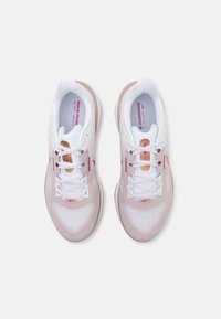 Nike Performance VOMERO 17 - Maanteejooksu jalatsid - platinum violet/metallic red bronze/white/hot fuchsia