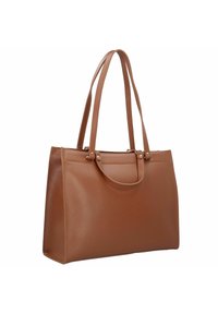 Sac fourre-tout en cuir marron avec une finition texturée, deux longues poignées et une forme structurée. Présente des accents matériels minimalistes.