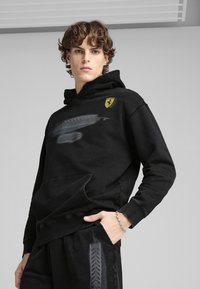 Puma SCUDERIA FERRARI DESERT   - Kapuutsiga pusa - black