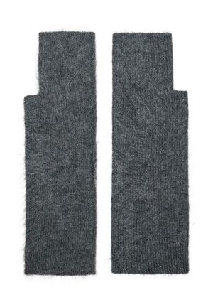 Grå fingerløse handsker lavet af blødt, struktureret uld, med et ribbet design og åbne toppe til fingrene, med en fuzzy finish.