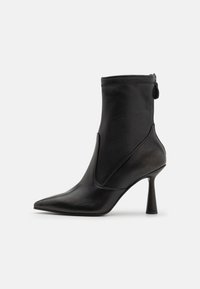 LILA - Klasikiniai aulinukai - black