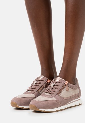 Trainers - old rose