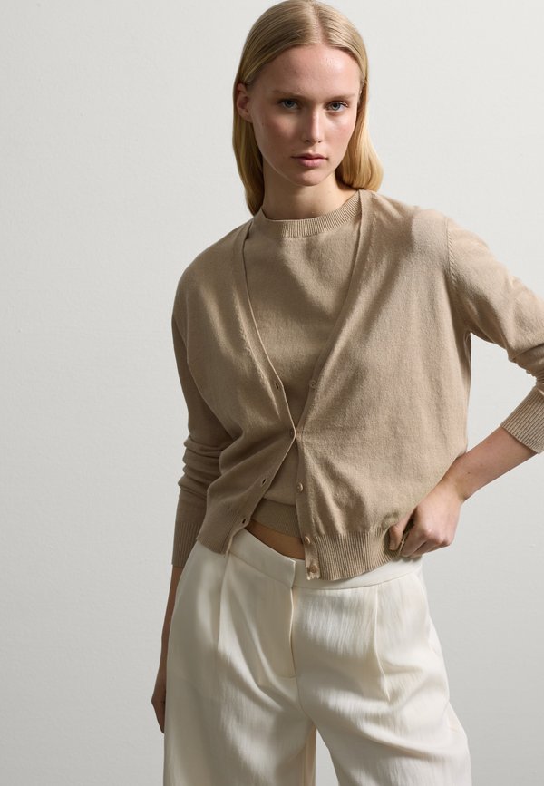 WITH V NECK. - Strickjacke - beige