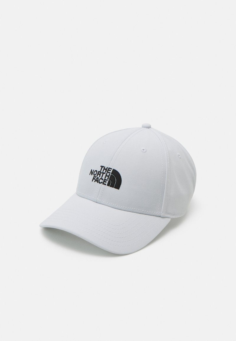 Vit baseballkeps i tyg med en böjd skärm. Har en svart broderad logotyp "THE NORTH FACE" på framsidan. Strukturerad design.