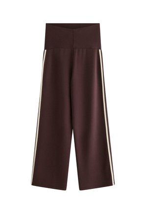 Vidarbrygga byxor i mörkbrun färg med hög midja och vita sidostrimmor, på en enfärgad vit bakgrund.