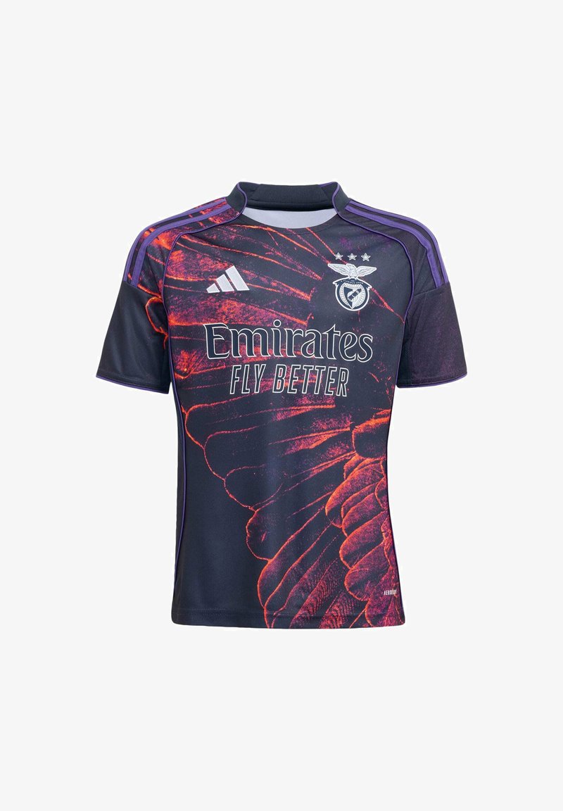 Maillot de football Adidas noir et violet avec motif d'ailes orange, logo de Benfica, et texte sponsor "Emirates Fly Better" sur le devant.