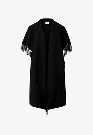 Czarny poncho wykonany z miękkiej tkaniny, z głębokim dekoltem w kształcie litery V i frędzlami na brzegach. Projekt jest otwarty z przodu, bez zapięć.