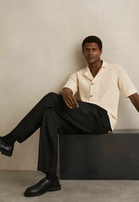 Reiss REGULAR FIT -  TEXTURED CUBAN-COLLAR - Hemd - light stone