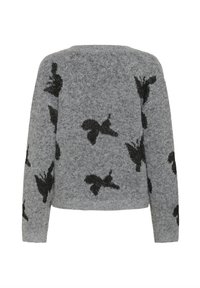 Maglione grigio con una texture morbida, caratterizzato da disegni di uccelli neri su tutta la superficie. Lunghezza cropped, maniche lunghe e scollatura rotonda.