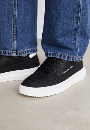 Calvin Klein Jeans CHUNKY CUPSOLE  - Sneaker low - black/bright white