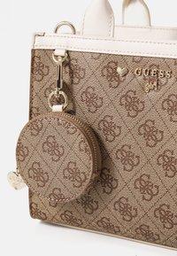 Guess TOTE BAG UNISEX SET - Rankinė - beige blanco