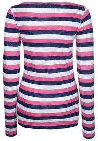 T-shirt à manches longues avec des rayures horizontales en rose, blanc et marine. Affiche un col rond et une silhouette ajustée avec des poignets côtelés.