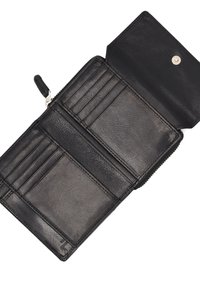 Czarny skórzany portfel z zamkiem błyskawicznym, wieloma przegródkami na karty i gładką fakturą. Wyposażony w srebrny zatrzask zapewniający bezpieczne zamknięcie.