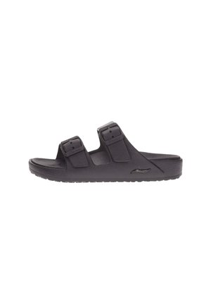 Sandalias negras con dos correas ajustables, hechas de material de goma texturizada, con una plantilla acolchada y una suela duradera.
