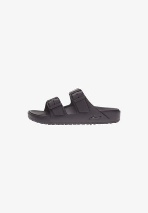 Sandalias negras con dos correas ajustables, hechas de material de goma texturizada, con una plantilla acolchada y una suela duradera.