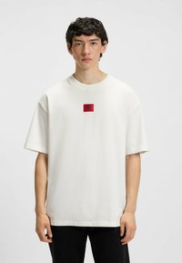 HUGO - T-shirt z nadrukiem
