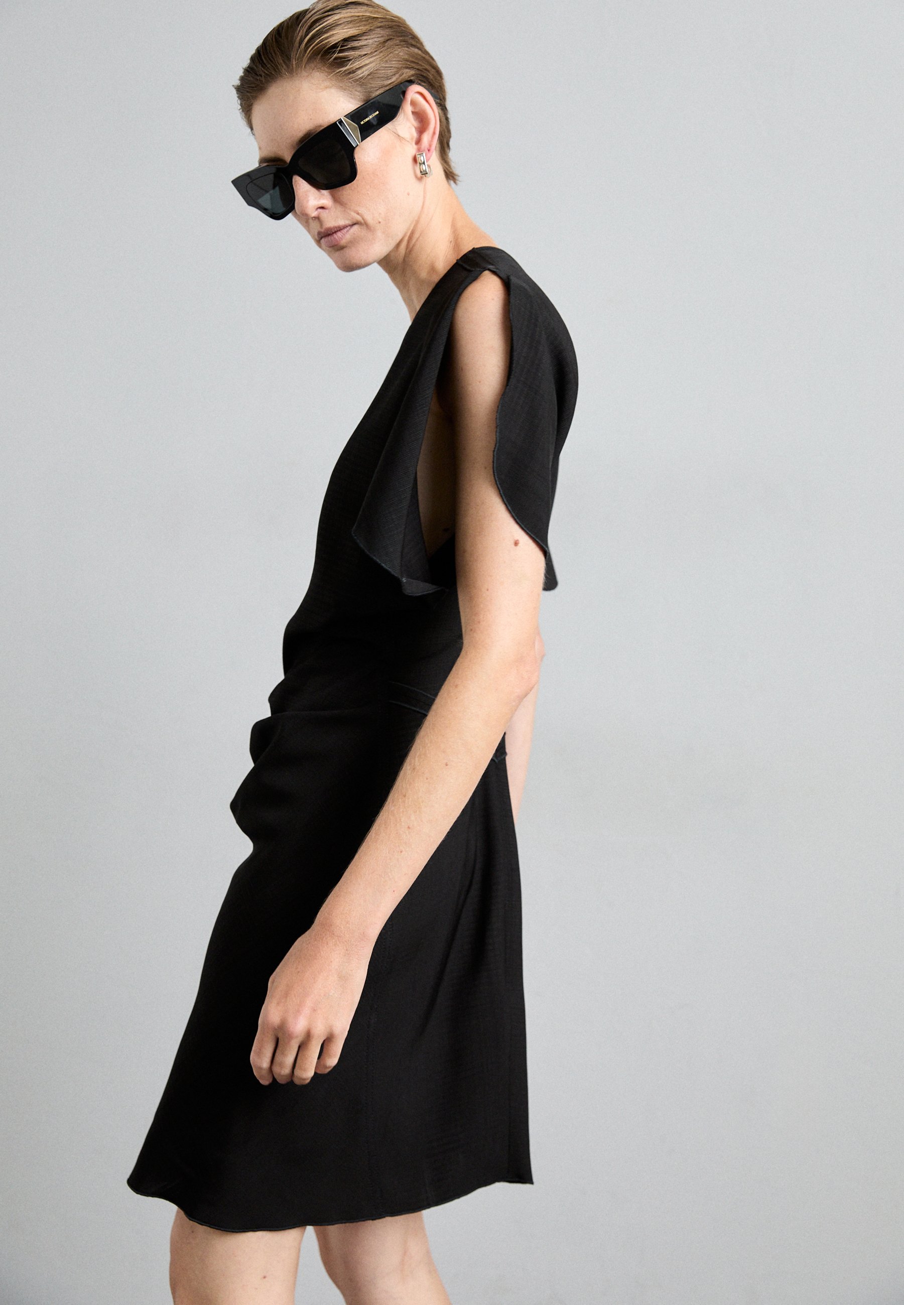 ワンピース VICTORIA BECKHAM 'Gathered Waist Mini' dress Black Gathered Waist Mini Dress In Black – Victoria Beckham Int