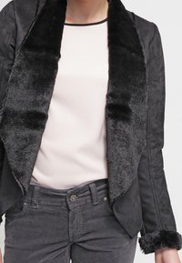 Dorothy Perkins Mezisezónní bunda  - black