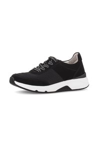 Schwarzer Mesh- und Wildleder-Sneaker mit einer weißen Zwischensohle und kontrastierenden Schnürsenkeln, abgerundet mit einer runden Zehenpartie und einer strukturierten Sohle für besseren Grip.