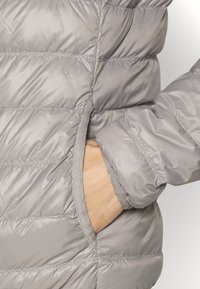 EA7 Emporio Armani JACKET - Páperová bunda - grigio chiaro