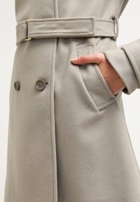 Patrizia Pepe Abrigo clásico - beige